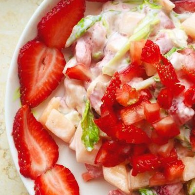 草莓沙拉（草莓沙拉酱可以怎么吃）