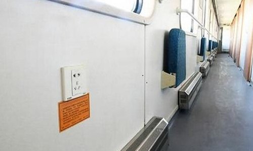 火车硬卧有充电的地方吗（普通火车硬卧有充电的地方吗）